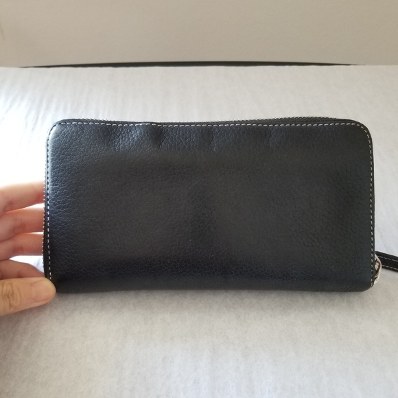 Tiffany & Co. Classic Black Wallet - Picture 4 of 12